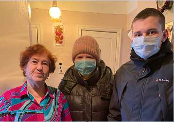 ТЮМЕНСКИЕ ВОЛОНТЁРЫ ПОЗДРАВИЛИ ЖЕНЩИН-ВЕТЕРАНОВ